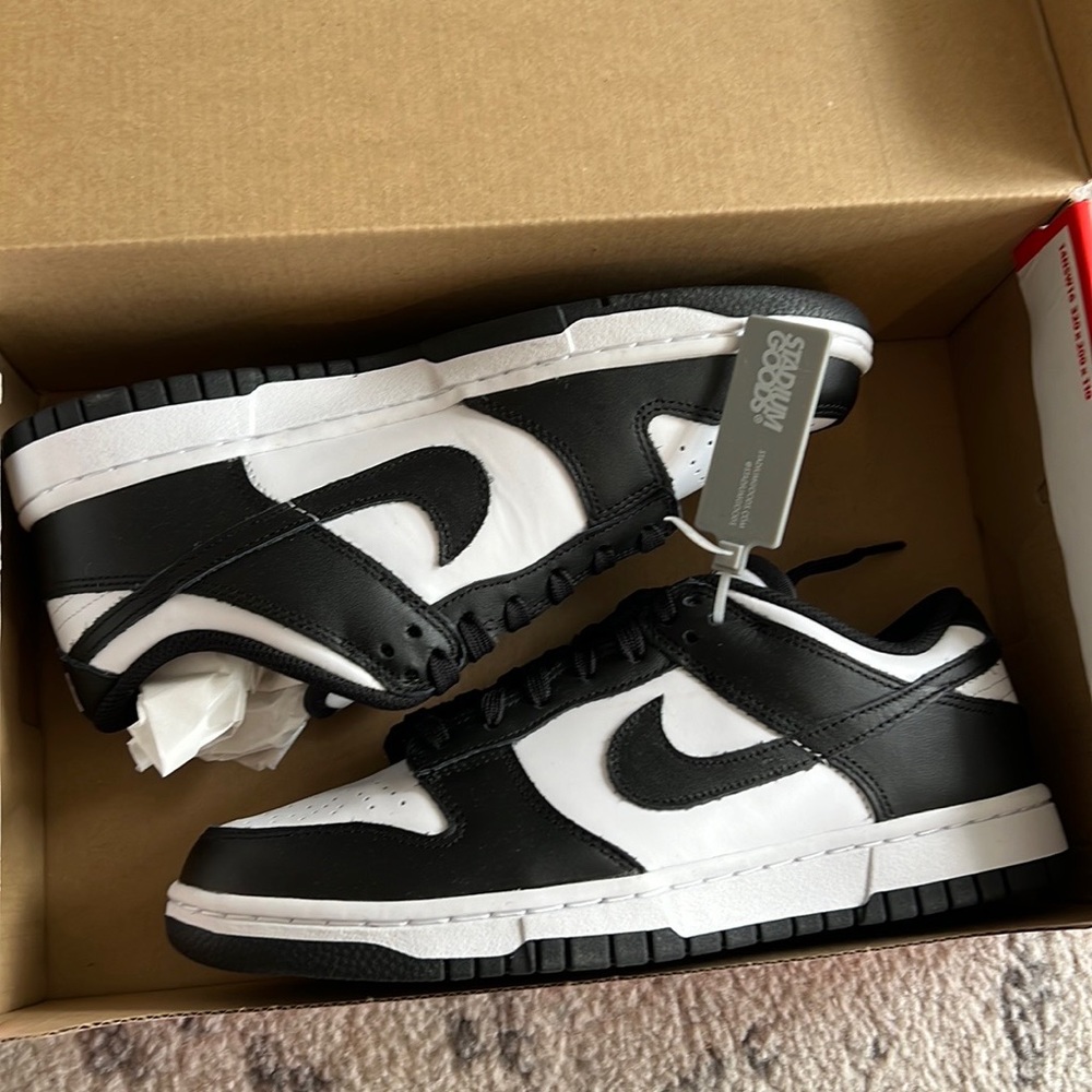 Brand new, nike low rise dunks